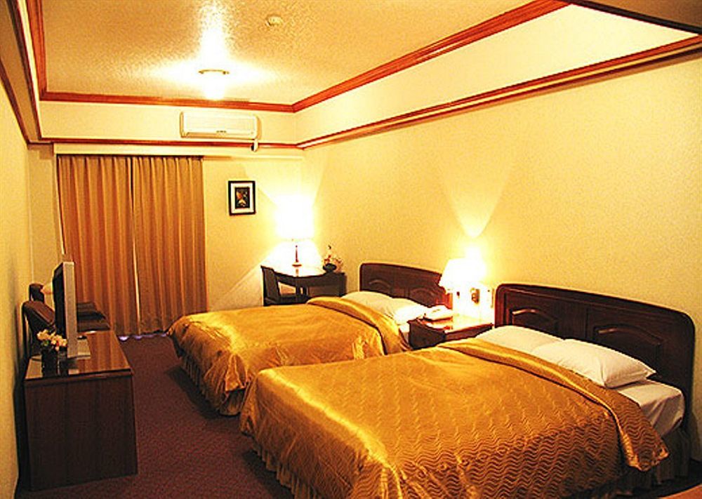 Sin Fu Business Hotel Taichung Exterior foto